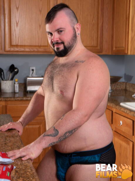 American Hot Bear Dean Gauge Get Naked And Showing His Butt