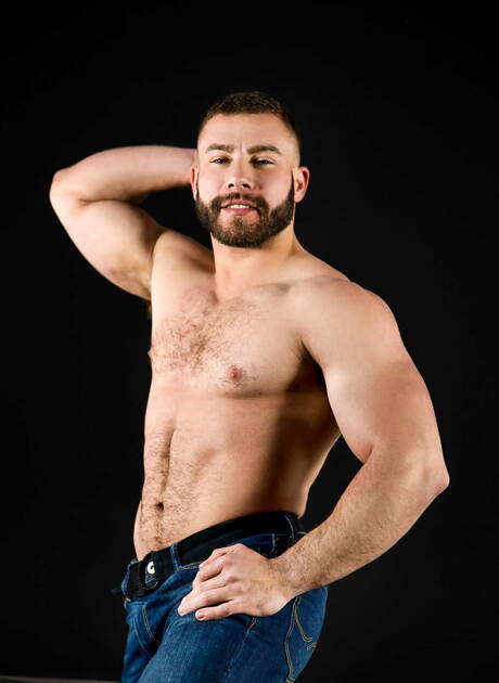 Men.com: American husky guy Damien Crosse and spanish muscular Diego Reyes in hot homosexual scene