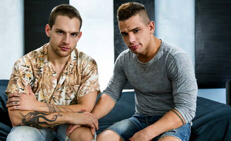 Canadian strongman Brent Everett and american young boy Tayte Hanson in hot homosexual action