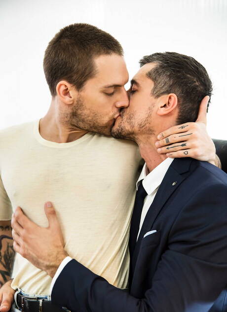 Slovak hunk Jay Roberts and american beautiful boy Tayte Hanson in hot ass fuck action