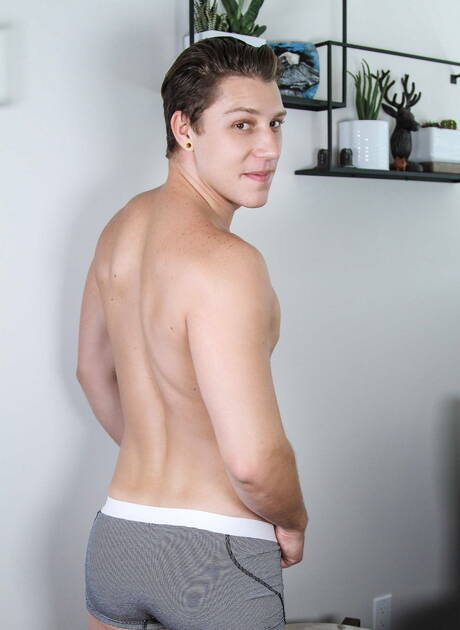 Twee gespierde Amerikaanse kerels, Arad Winwin en de goed gebouwde Paul Canon, neuken elkaars kont na het zuigen