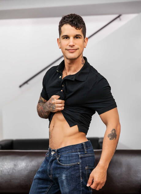 Well-built Philip Zyos and canadian hunk Pierre Fitch in hot anal sex