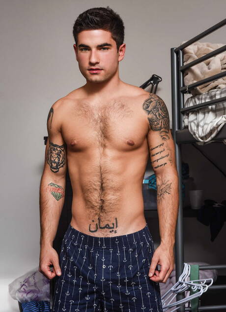 Die jungen Jack, Noah, Vadim, Will und Zach veranstalten eine tolle Orgie im Hostel