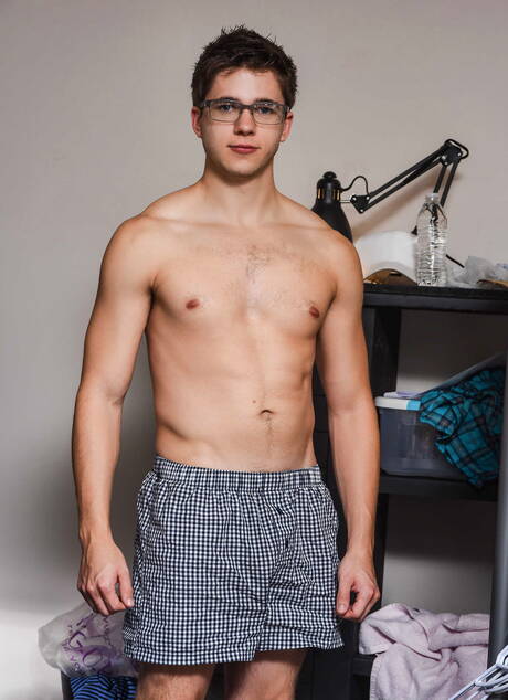 Die jungen Jack, Noah, Vadim, Will und Zach veranstalten eine tolle Orgie im Hostel