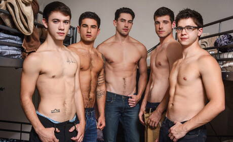 Die jungen Jack, Noah, Vadim, Will und Zach veranstalten eine tolle Orgie im Hostel