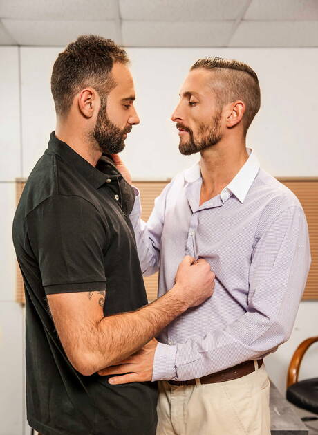 Beefy Jonan Wolff and muscular Nick North in hot homosexual scene