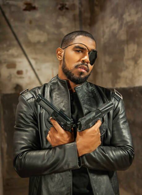 American muscular Alex Mecum and beefy Xl have interracial anal sex