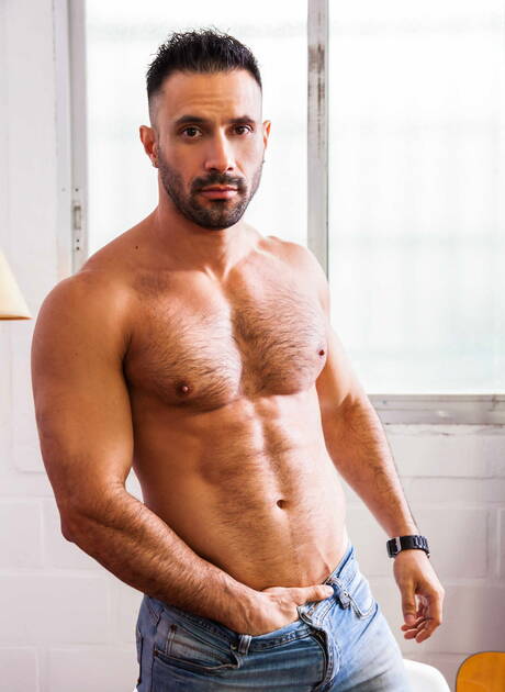 Hunk Aquiles Paris and argentinian stud Flex have a good anal sex