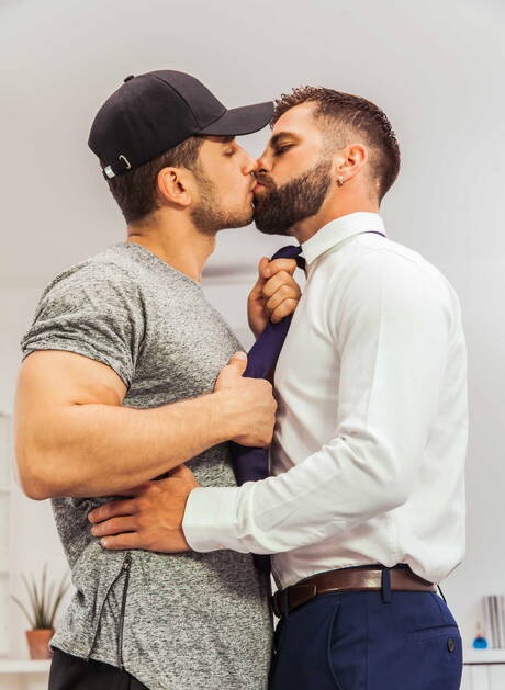 Il muscoloso russo Dato Foland e il super stallone portoghese Hector De Silva fanno l