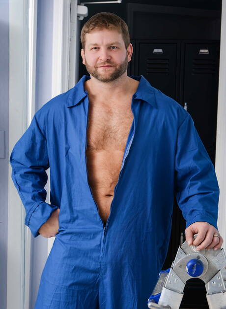 American stars hunk Brendan Phillips and bear Colby Jansen have a hot couple scene