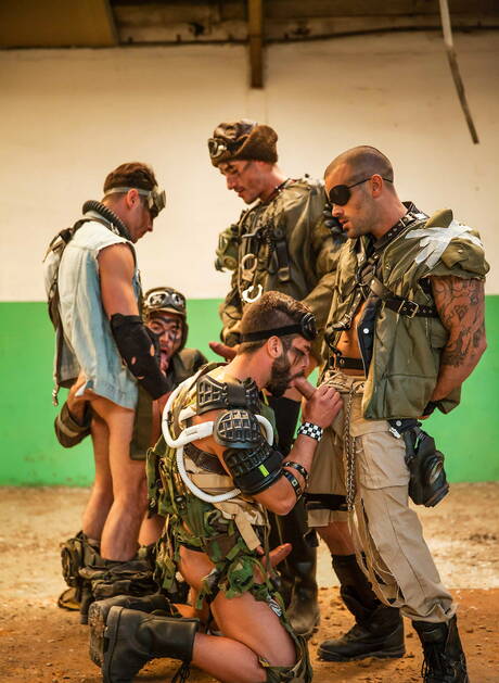 Damien Crosse, Dario Beck, Hector, Jay e Paddy si divertono insieme