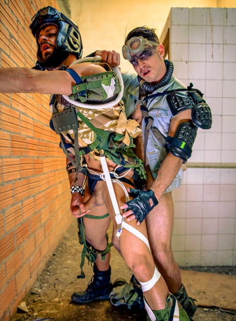 Portuguese beefcake Hector De Silva and english strongman Paddy Obrian in hot homosexual action