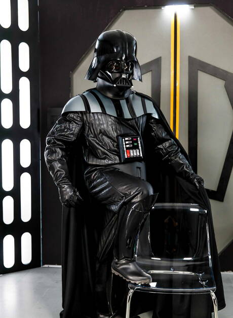 American otter Dennis West and tough guy Vader have a good sex