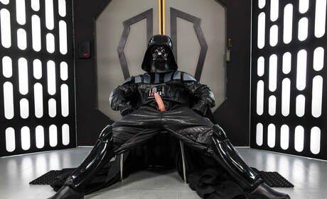 American otter Dennis West and tough guy Vader have a good sex