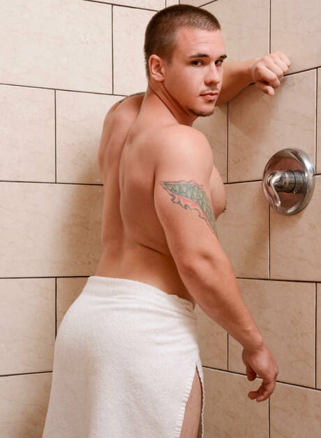 Pretty american boys hunk Adam Bryant and beefcake Josh Peters fuck ass after sucking in hot shower