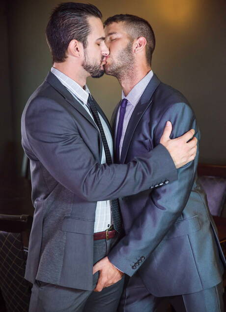 Estadounidenses famosos, el semental peludo Jimmy Fanz y el cachas Phenix Saint chupándose y follándose mutuamente