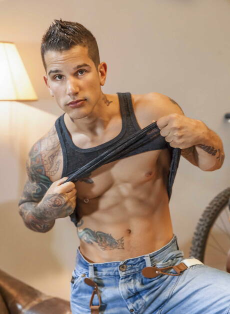 Men: American beefy Damien Crosse and canadian strongman Pierre Fitch in hard anal sex