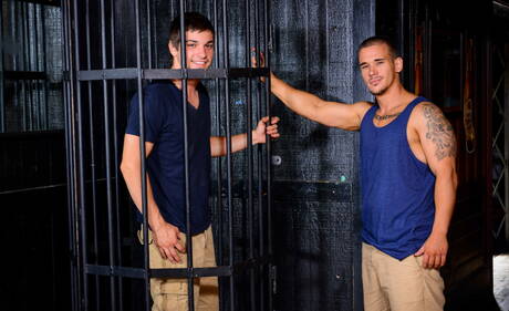 Dois garotos americanos, Adam Bryant e o musculoso Johnny Rapid, transam depois de chupar o pau