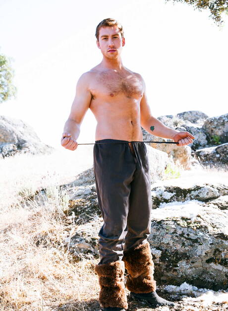 O durão americano Connor Maguire e o garanhão inglês Paddy Obrian fodem a bunda depois de um boquete ao ar livre