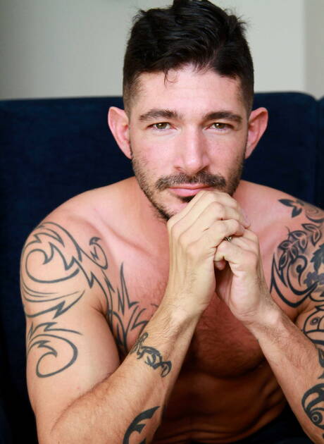 かなりアメリカ人の男、ハンサムな男ジョニー・ハザードと力持ちのウィル・ブラウンがチンコをしゃぶった後にファックする