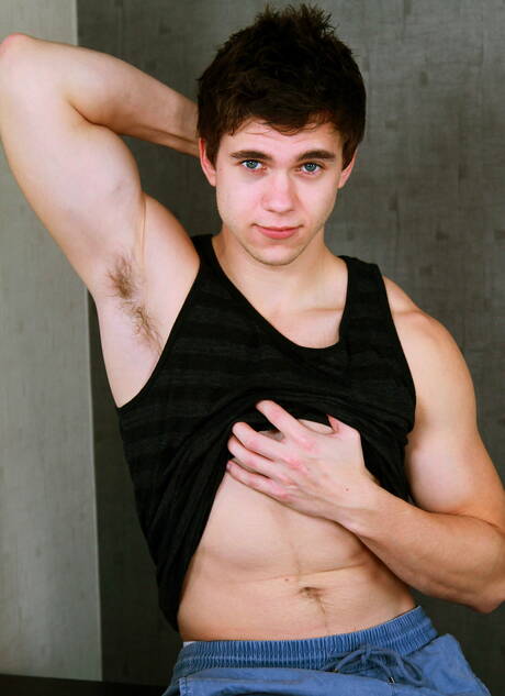 Latin well-built Nicoli Cole and american hunk Will Braun in hot ass bang