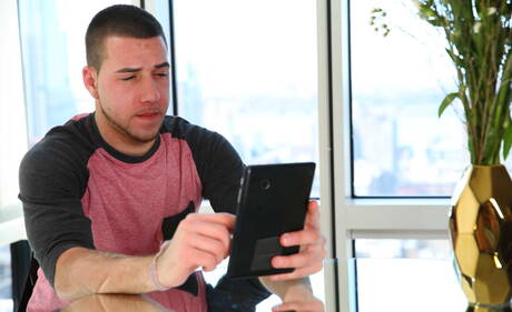 Amerikaanse pornosterren superstud Dimitri Kane en goed gebouwde Will Braun in hete anale seks buiten