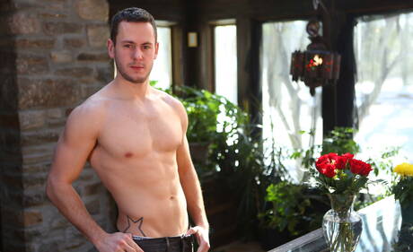 O musculoso americano Brenner Bolton e o husky brasileiro Rafael Alencar fazem amor