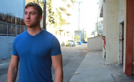 Heiße amerikanische Jungs Superhengst Colt Rivers und Strongman Connor Maguire haben einen heißen Sex draußen