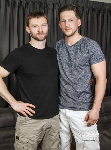 Amerikaanse sterren, harige hengst Dennis West en sterke man Roman Todd neuken kont na blowjob