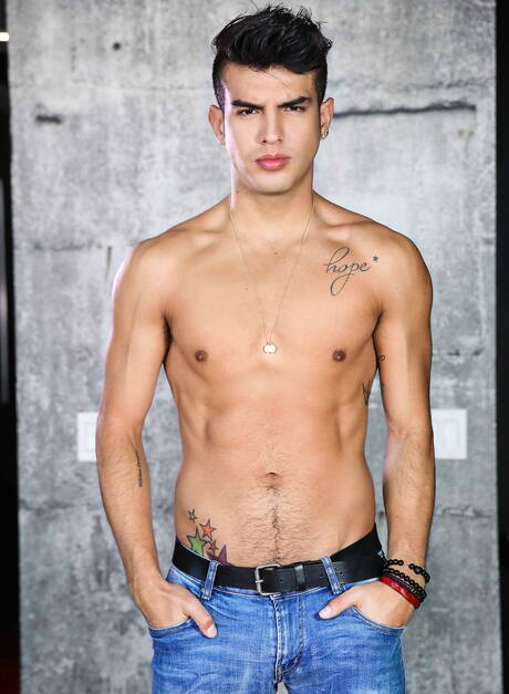 Men: Pretty american guys husky guy Landon Mycles and beefcake Leo Fuentes in hot ass fuck action