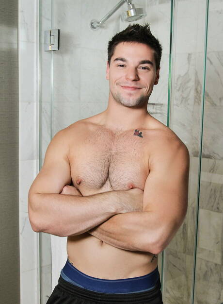 Nice american buddies hunk Aspen and beefy Brandon Evans sucking and screwing each other in bath