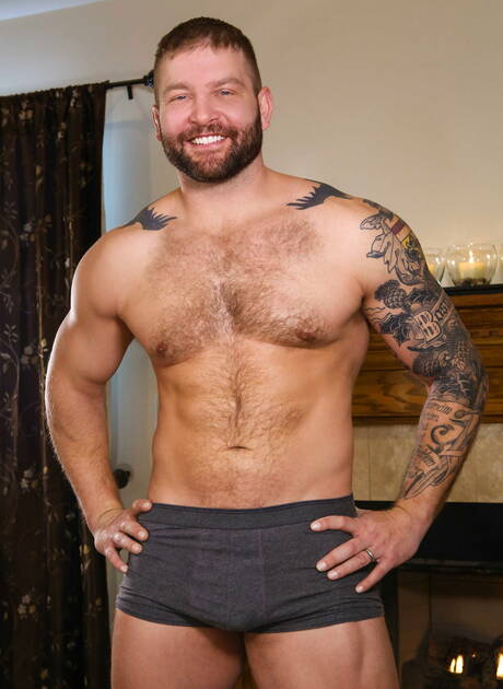 Men: Pretty american guys bear Colby Jansen and bear Mike Tanner have anal sex