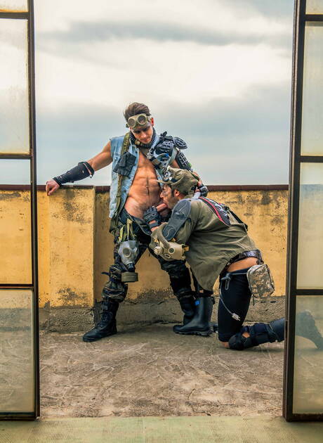 Spanish otter Dario Beck and english strongman Paddy Obrian in hot homosexual action outdoor