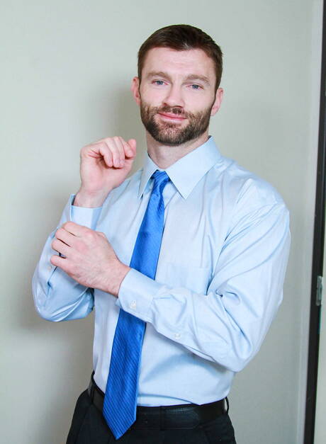 Men.com: Two american dudes hairy stud Dennis West and strongman Peter Fields in hard anal sex