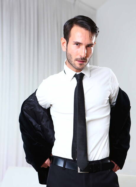 Lo stallone Mark Sanz e il ragazzo husky inglese Paddy Obrian si succhiano e si scopano a vicenda