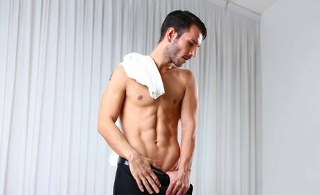 Lo stallone Mark Sanz e il ragazzo husky inglese Paddy Obrian si succhiano e si scopano a vicenda