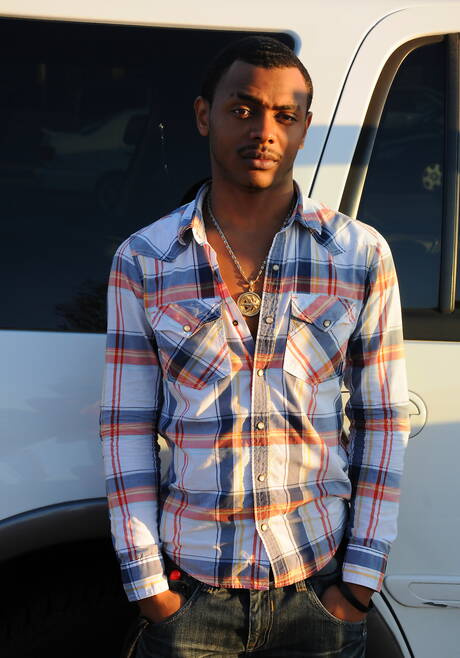 Black tough guy Brooklyn Bounce and beefy Perry Calaveri fuck after  interracial blowjob outside