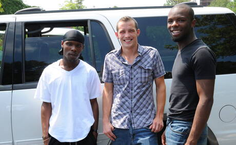 Die sexy Kumpels Intrigue, Ricky Da Boss und Seth Ryan haben heißen interracial Gruppensex im Freien