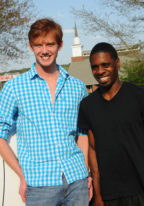 Twink Johnny Boy and beautiful boy Kyle Powers in hot interracial ass bang outdoor