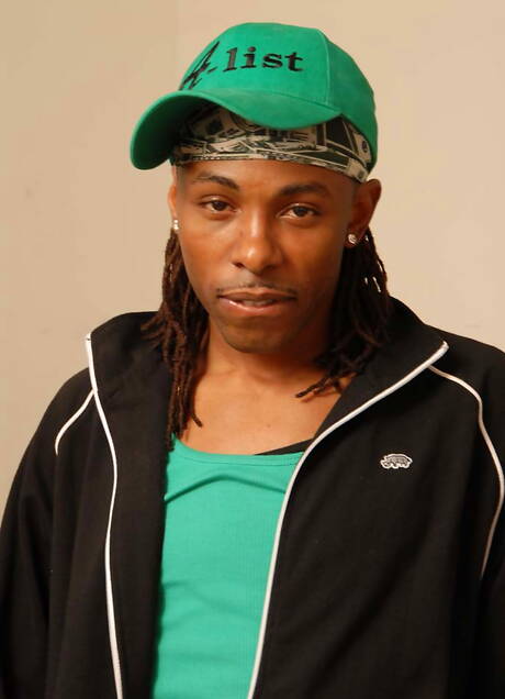 Husky guy Justin Paige and ebony beefy Mr Darvin in black on white anal sex