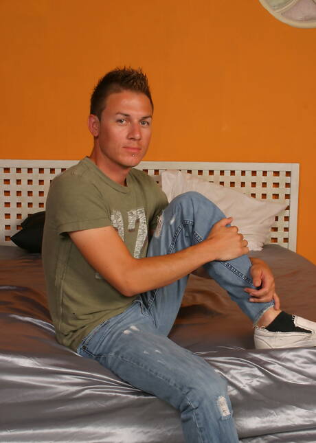 Die geilen Jungs Blackhawk, Ricky Diaz und The Machine haben heißen, interracialen Analsex zu dritt