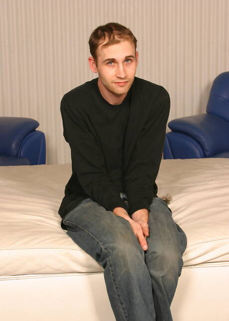 火辣好友 Hole Hunter、Mike Daniels 和 The Machine 進行跨種族愛情