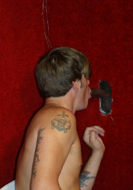 Tough guy Chase Evans and ebony beefy Jd Daniels have a good oral sex