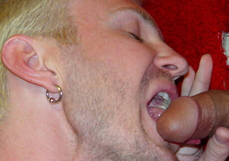 American pornstars bodybuilder Chris Dano and young boy Luke Cross fuck after  interracial blowjob