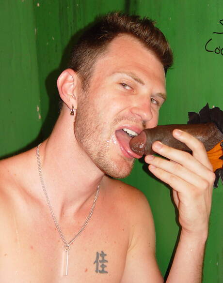 Hot twink Japan and american beautiful boy Luke Cross have a hot interracial sex