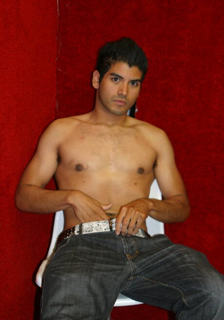 Latino muscular Chris Dano and beefcake Damien Young fuck ass after interracial sucking