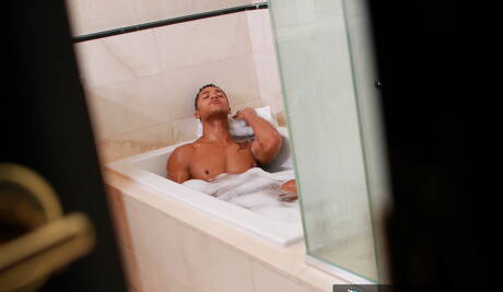 Pretty american guys muscular Kevin Blaise and pretty boy Vincent James sucking and screwing each other in bathroom