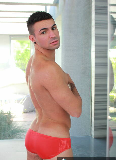 Latino strongman Ian Greene and superstud Blake Carson love each other in shower