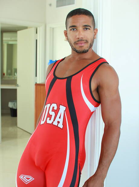 Twee Amerikaanse jongens, superstud Paul Canon en superstud Mike Maverick, in interraciale liefde