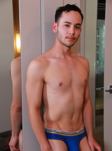 Beefcake Slater James and american husky guy Jason Maddox fuck ass after sucking cock